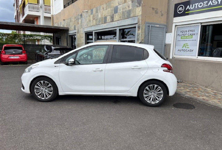 PEUGEOT 208 I Phase 2 1.6 Blue HDi 75 cv STYLE