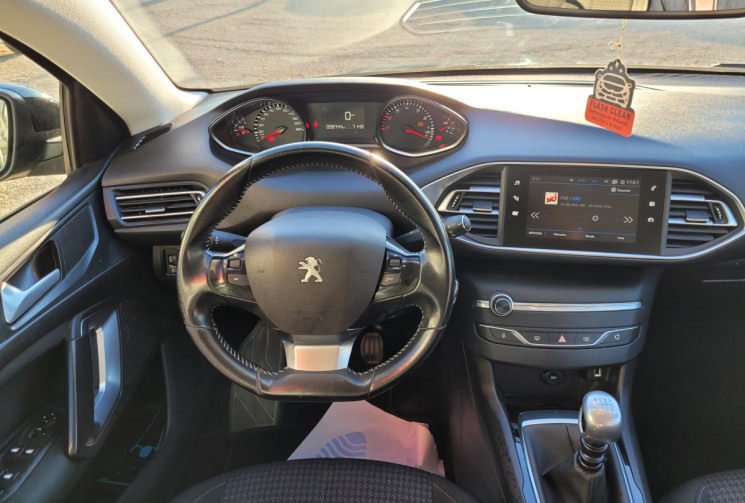 PEUGEOT 308 II Phase II Allure 1.2 VTI 130 cv