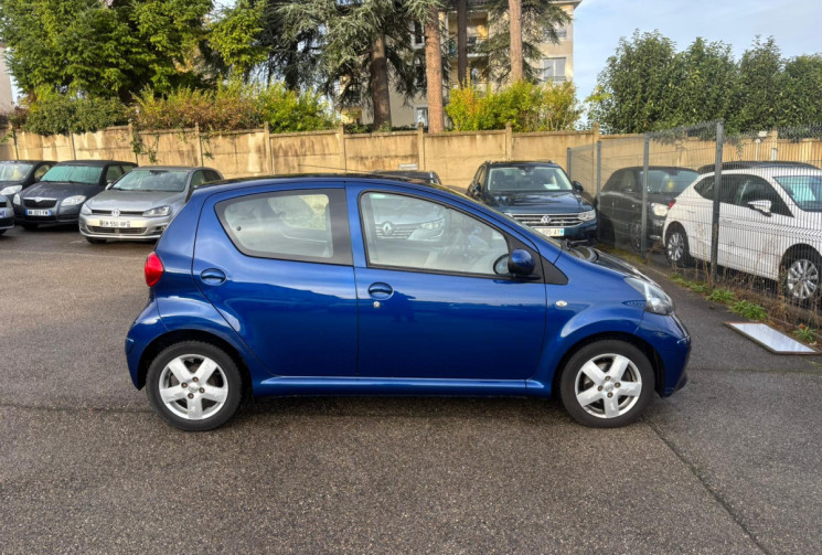 TOYOTA AYGO 1.0 BLUE 68 CH CLIM 