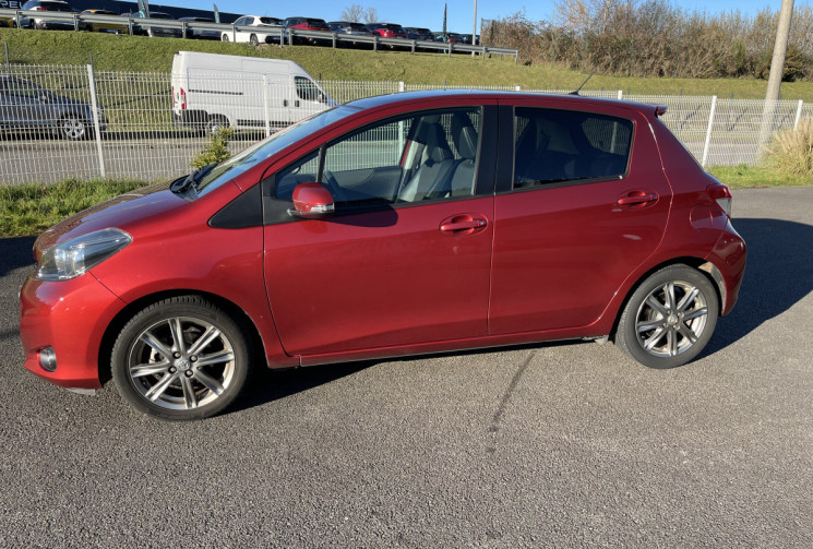 TOYOTA YARIS 1.33 VVTi 100 CV STYLE  TOIT PANORAMIQUE 54500 KMS 