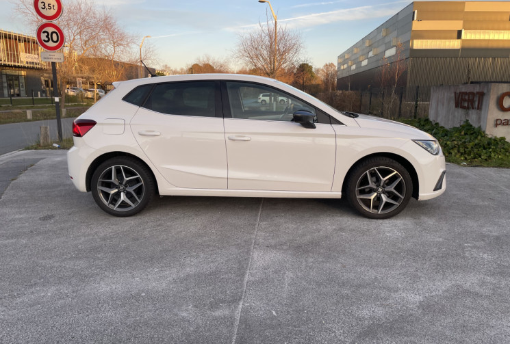 SEAT IBIZA Xcellence 1.0 EcoTSI 95cv * Caméra * Carplay * Alcantara * Keyless * Régul Adaptatif