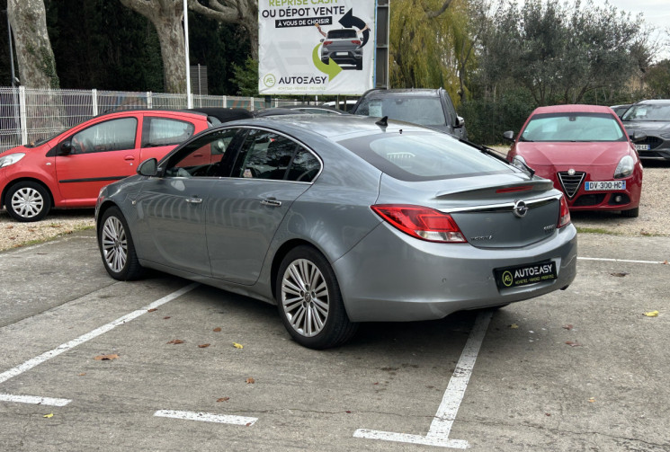 OPEL INSIGNIA Hatchback 2.0 CDTI ecoFLEX 160 COSMO / kit distribution changé / radars 