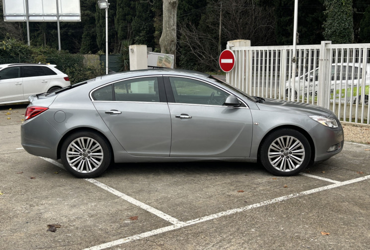 OPEL INSIGNIA Hatchback 2.0 CDTI ecoFLEX 160 COSMO / kit distribution changé / radars 