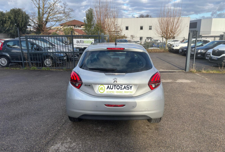 PEUGEOT 208 1.5 / 100 CH / SIGNATURE