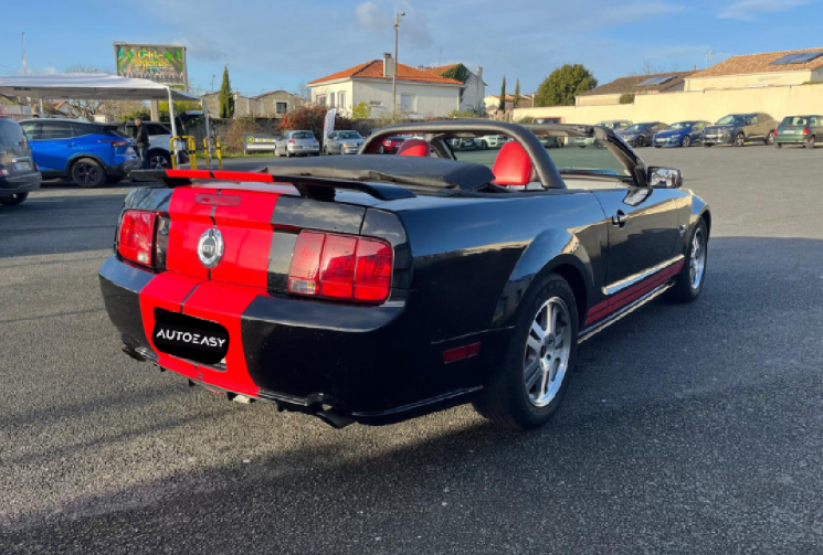 Ford MUSTANG CONVERTIBLE GT 4.6 V8 304 CV - ETAT IRREPROCHABLE - GARANTIE 12 MOIS