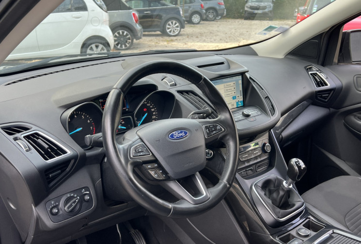 FORD KUGA 1.5 EcoBoost 120 Titanium 4x2 / Attelage / Carplay / Caméra / Keyless / Hayon Electrique