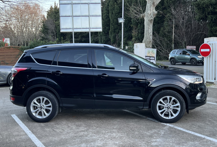 FORD KUGA 1.5 EcoBoost 120 Titanium 4x2 / Attelage / Carplay / Caméra / Keyless / Hayon Electrique