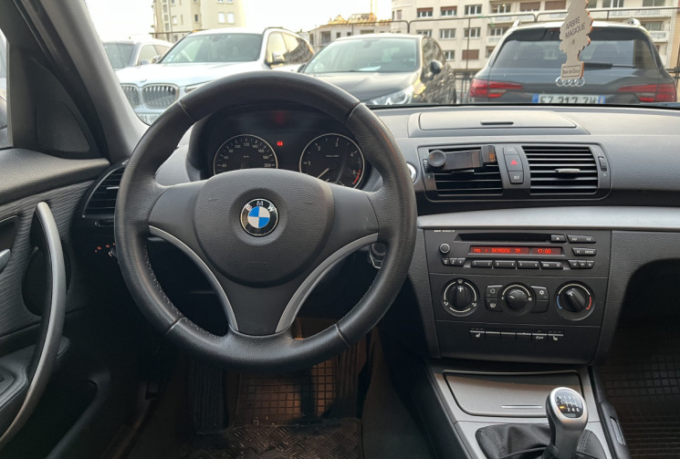 BMW SERIE 1  116d 2.0 d 16V DPF 115 CV / ENTRTIEN COMPLET DISPONIBLE