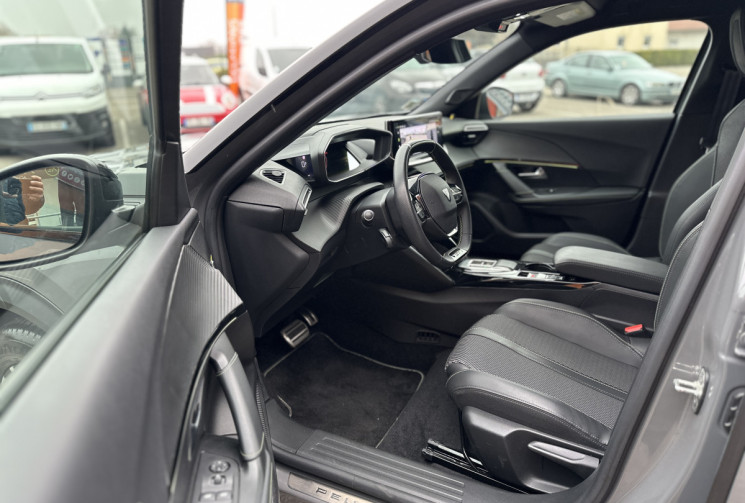 Peugeot 2008 E-2008 GT Grip control