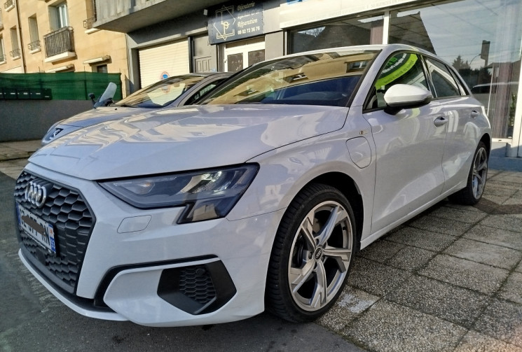 AUDI A3 SPORTBACK Série 4 Sportback 40 TFSIe  204 Plug in Hybrid 150 cv 