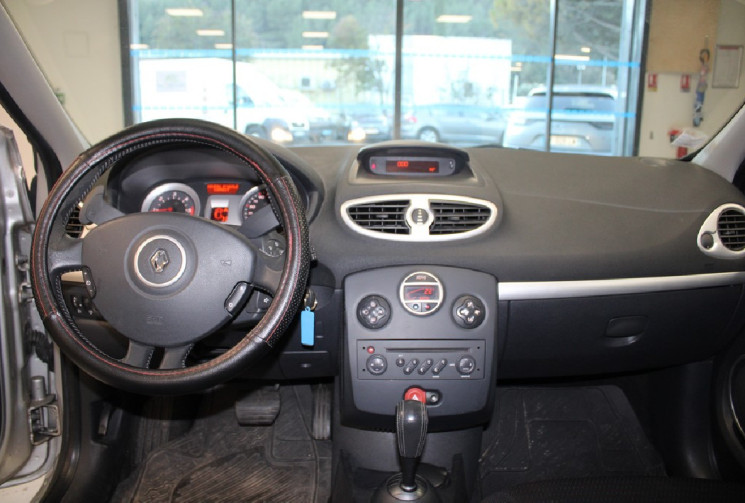 Renault CLIO III 85 CV BOITE AUTOMATIQUE !!!