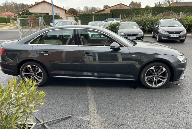 AUDI A4 Berline S-line extérieur VIrtual Cockpit 