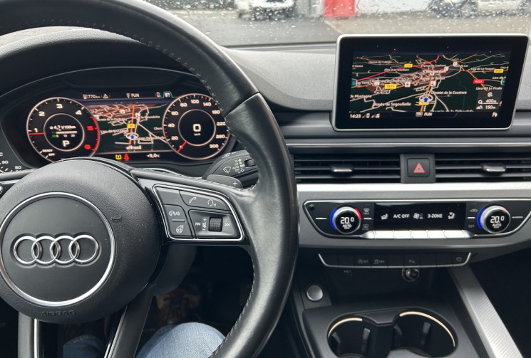 AUDI A4 Berline S-line extérieur VIrtual Cockpit 