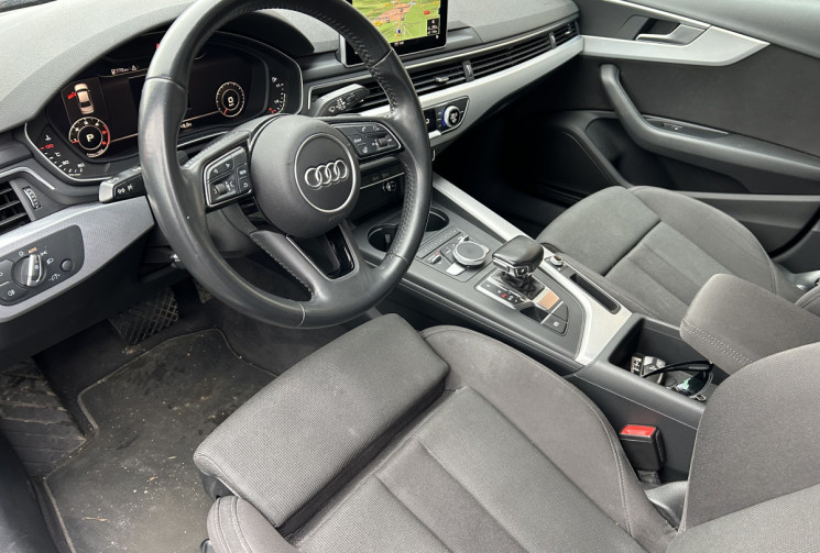 AUDI A4 Berline S-line extérieur VIrtual Cockpit 