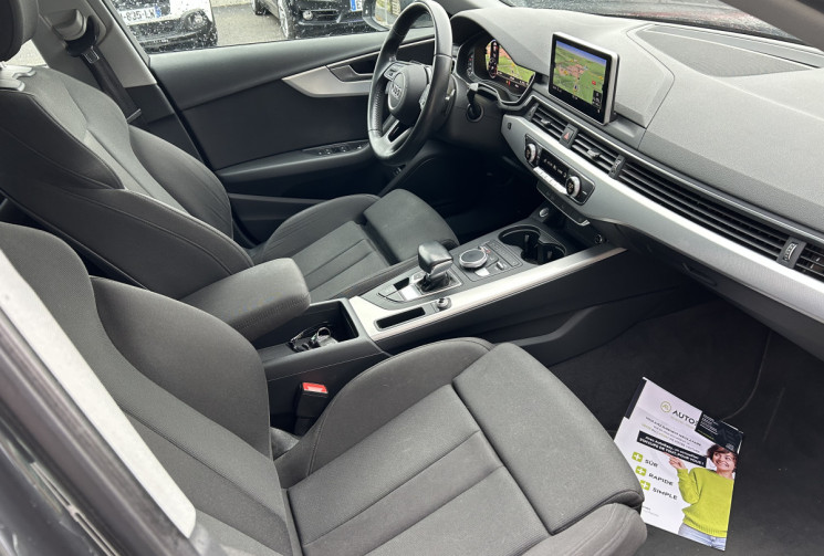 AUDI A4 Berline S-line extérieur VIrtual Cockpit 