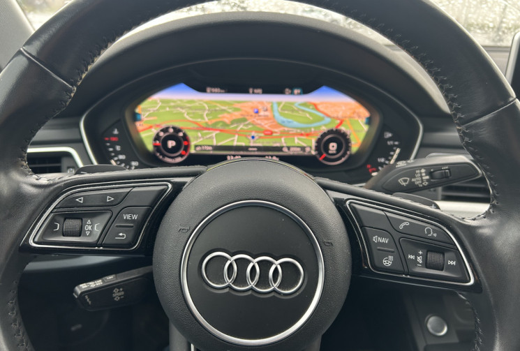 AUDI A4 Berline S-line extérieur VIrtual Cockpit 