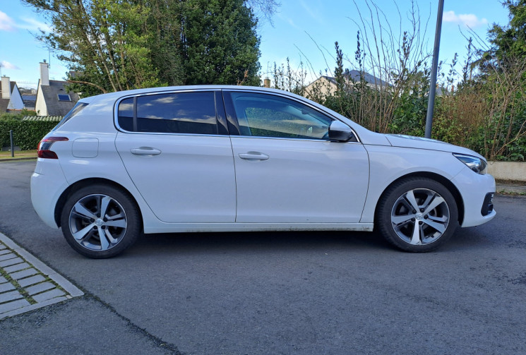 Peugeot 308 308 1.2 130ch Tech Edition EAT8 Toit panoramique / Idem GT Line