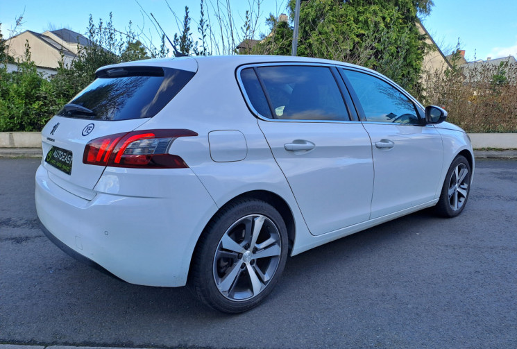 Peugeot 308 308 1.2 130ch Tech Edition EAT8 Toit panoramique / Idem GT Line