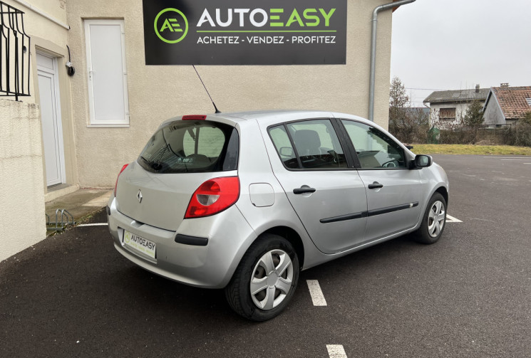 RENAULT CLIO 3  1.6 i  110 CH