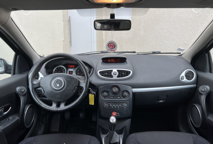 RENAULT CLIO 3  1.6 i  110 CH