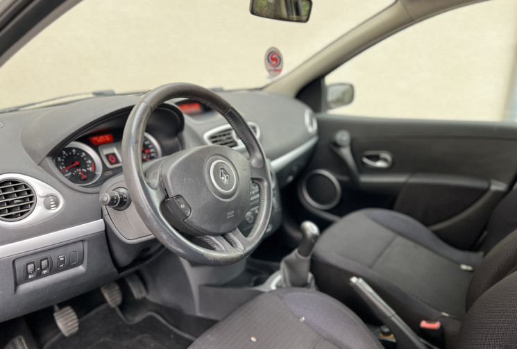 RENAULT CLIO 3  1.6 i  110 CH