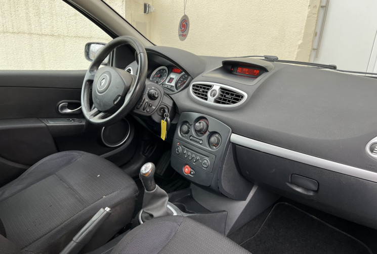 RENAULT CLIO 3  1.6 i  110 CH