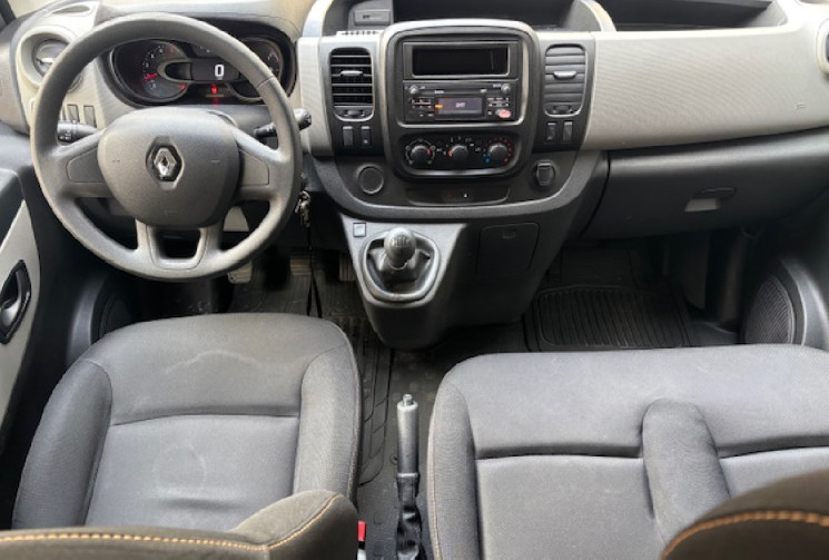 RENAULT TRAFIC III Combi L1 1.6dCi 125 cv 9 places origine France 2eme main / RADAR / BLUETOOTH 