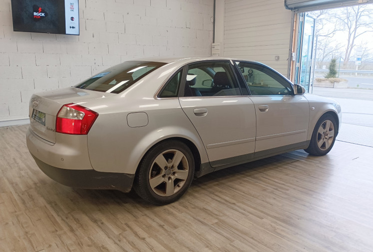 AUDI A4 Série 2 (8E2) 1.9 TDi 131cv