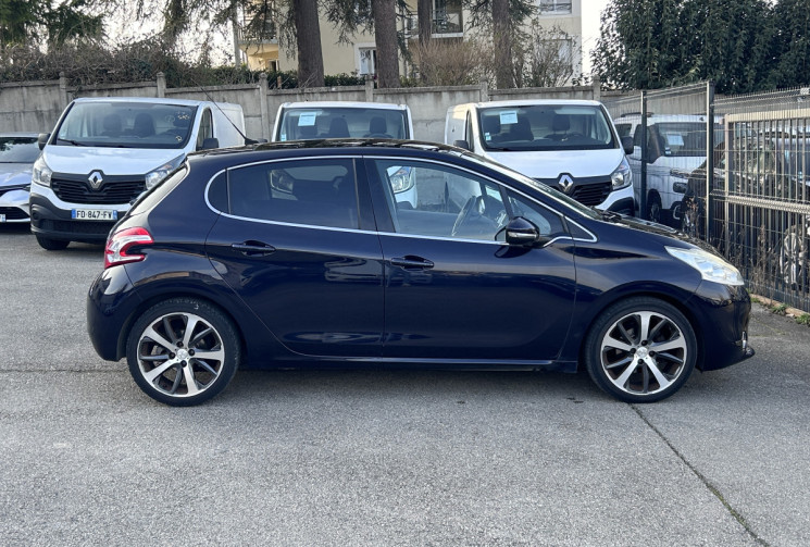 Peugeot 208 1.6 HDI / 92 CH / FELINE 