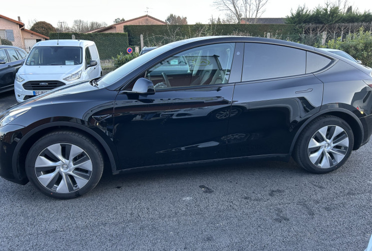 TESLA MODEL Y Standard 300 cv Propulsion 1 ère  main Garantie jusqu’en  2032