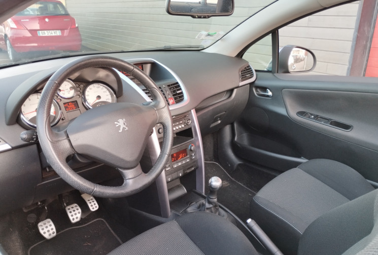 Peugeot 207 CC 1.6 VTi 120 Sport BVM5 / entretien Peugeot *45000 KM*