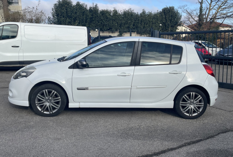 Renault CLIO III (B/C85) 1.6 16v 128 ch GT 5p