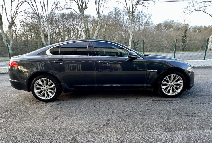 Jaguar XF 2.2 D 200 LUXE PREMIUM * FULL HISTORIQUE ENTRETIEN * CT OK * GARANTIE 6 MOIS