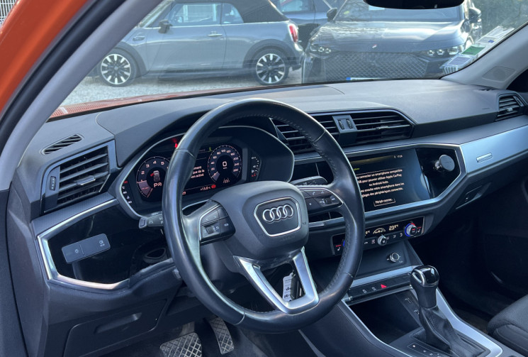 Audi Q3 35 TFSI 150 Design S Tronic 7 / Attelage Electrique / Sièges Chauffants / Carplay 