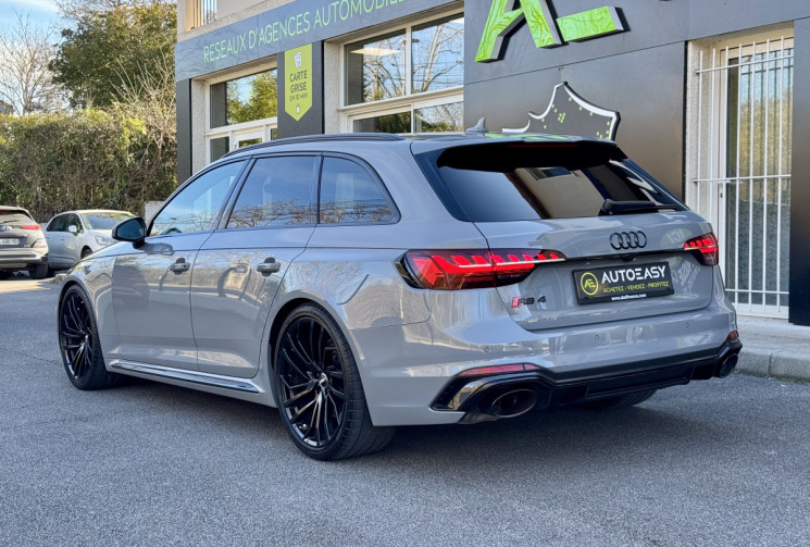 Audi RS4 2.9 TFSI V6 450 ch  Gris Nardo / Frein Ceramique / Pack Dynamic RS / Carbone int-ext / Full