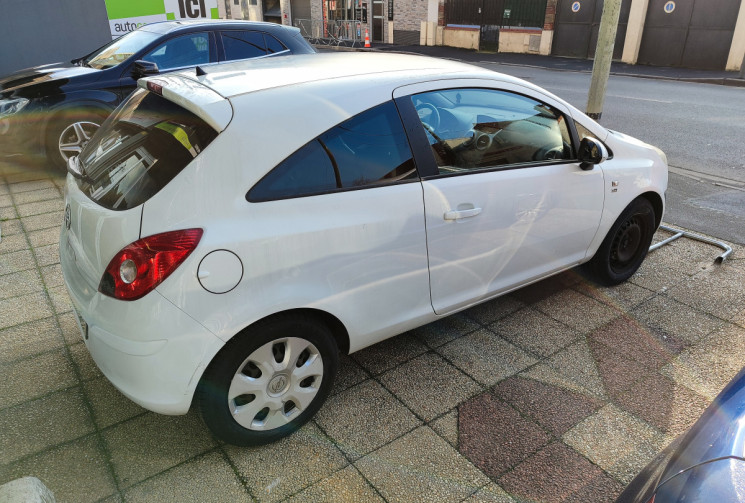 Opel CORSA D 3 portes Phase 2 1.0 i 65 cv