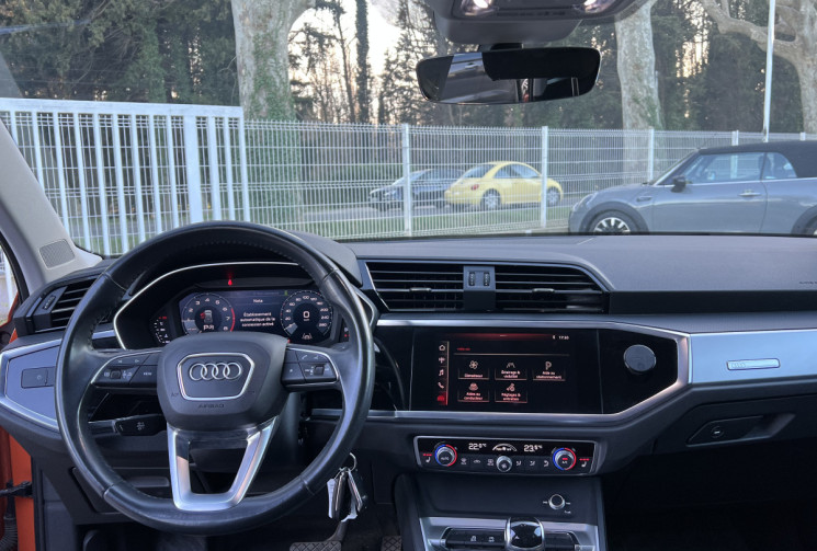 Audi Q3 35 TFSI 150 Design S Tronic 7 / Attelage Electrique / Sièges Chauffants / Carplay 