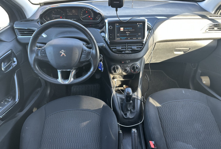 Peugeot 208 1.2 puretech  S&S 82 SIGNATURE  / COURROIE FAIT