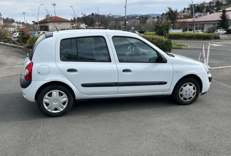 Renault CLIO II 5 Portes Phase 2 1.2 i 60cv