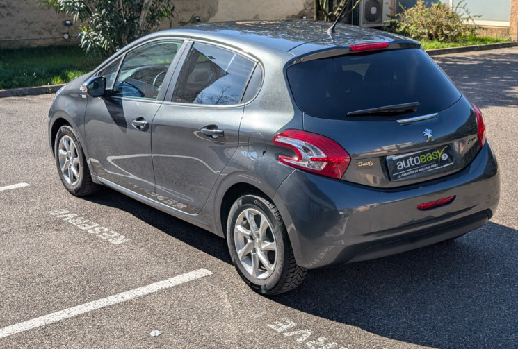 Peugeot 208 1.2 PureTech 82 ch Style / Distribution chez peugeot 01/25 / Entretien intégral