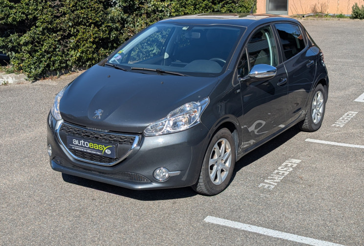 Peugeot 208 1.2 PureTech 82 ch Style / Distribution chez peugeot 01/25 / Entretien intégral