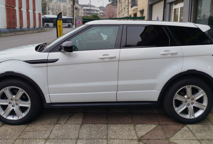 Land-Rover RANGE ROVER EVOQUE I /  2.2 TD4 / 4WD 150 ch DYNAMIC / TOIT PANORAMIQUE 