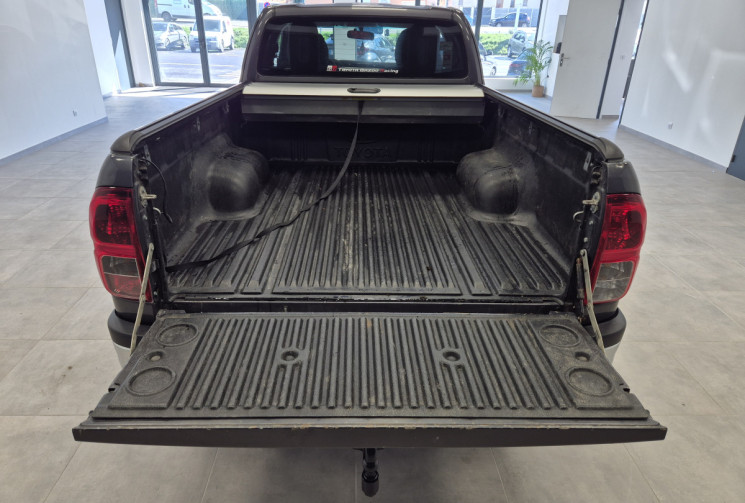 Toyota HILUX Legend 2.5 D-4D 150 Attelage + Protection de benne + rail aluminium