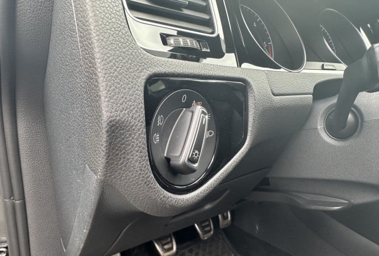 Volkswagen Golf  1.6 TDI Blue Motion 115 CONNECT / APPLE CARPLAY