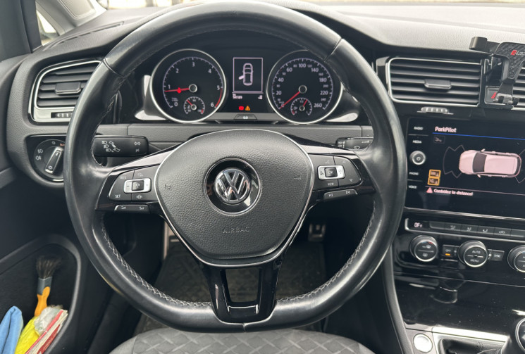 Volkswagen Golf  1.6 TDI Blue Motion 115 CONNECT / APPLE CARPLAY