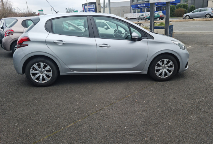 Peugeot 208 1.5 hdi 100 CH ACTIVE KIT DISTRI FAIT